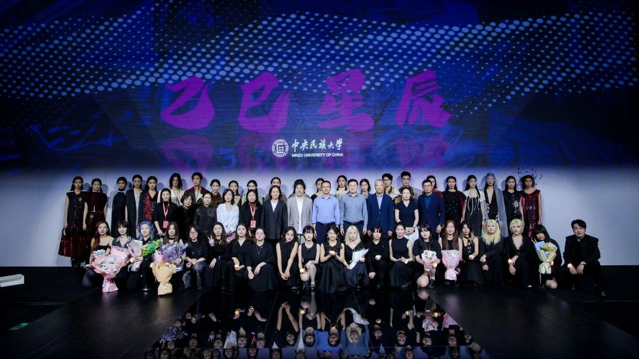 日韩欧美福利视频_黑人巨大人精品欧美三区_欧美成人另类人妖_欧美在线精品一区二区三区_欧美一区二区三区性视频_日韩精品欧美视频_性欧美极品xxxx欧美一区二区美术学院服装与服饰设计系毕业作品发布会在中国国际大学生时装周举办